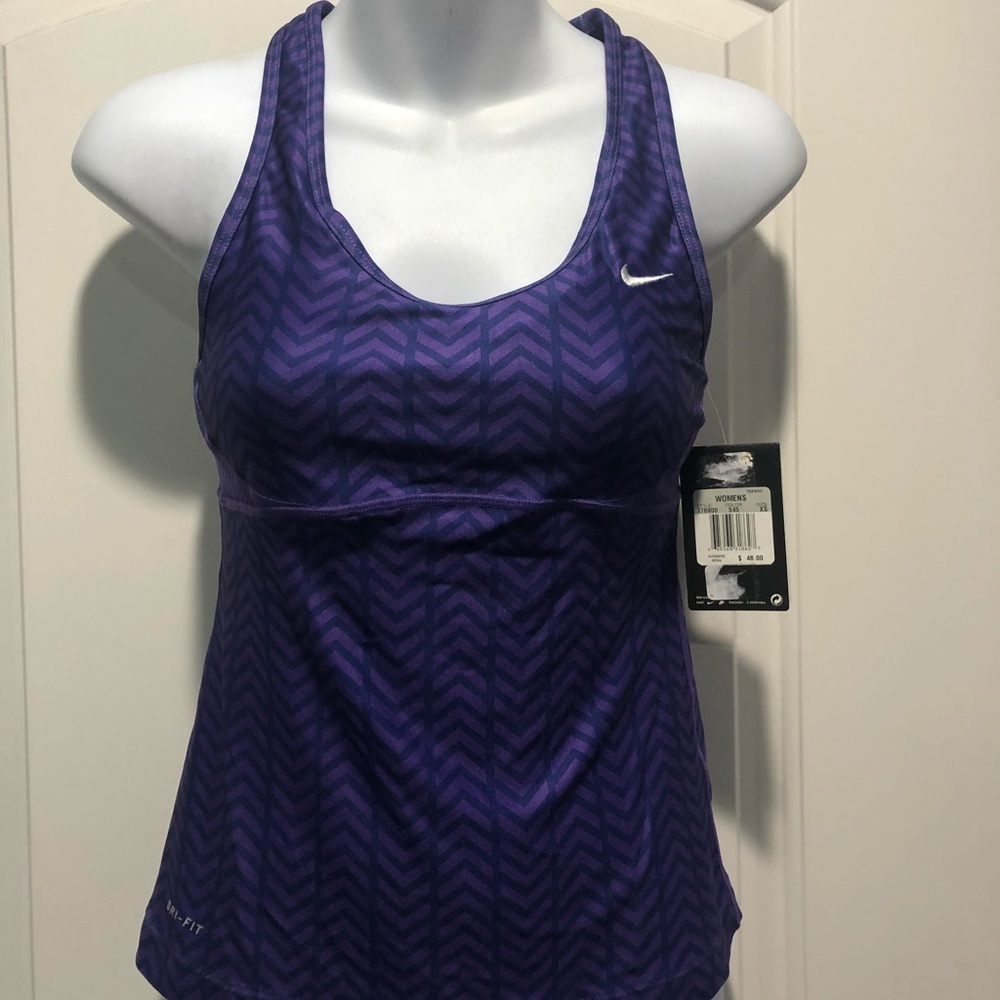NWT Dri fit Nike tank w/ built in sport bra Xs